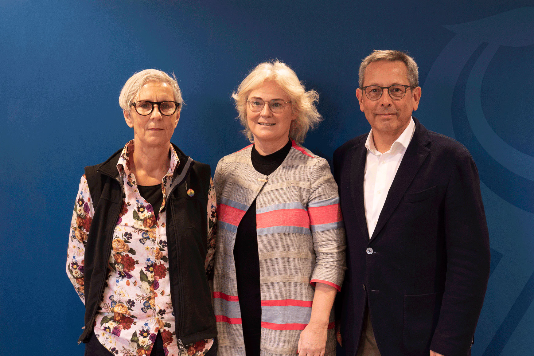 von links nach rechts: Renate Bühn, Betroffenenrat, Bundesjustizministerin Christine Lambrecht, UBSKM Johannes-Wilhelm Rörig