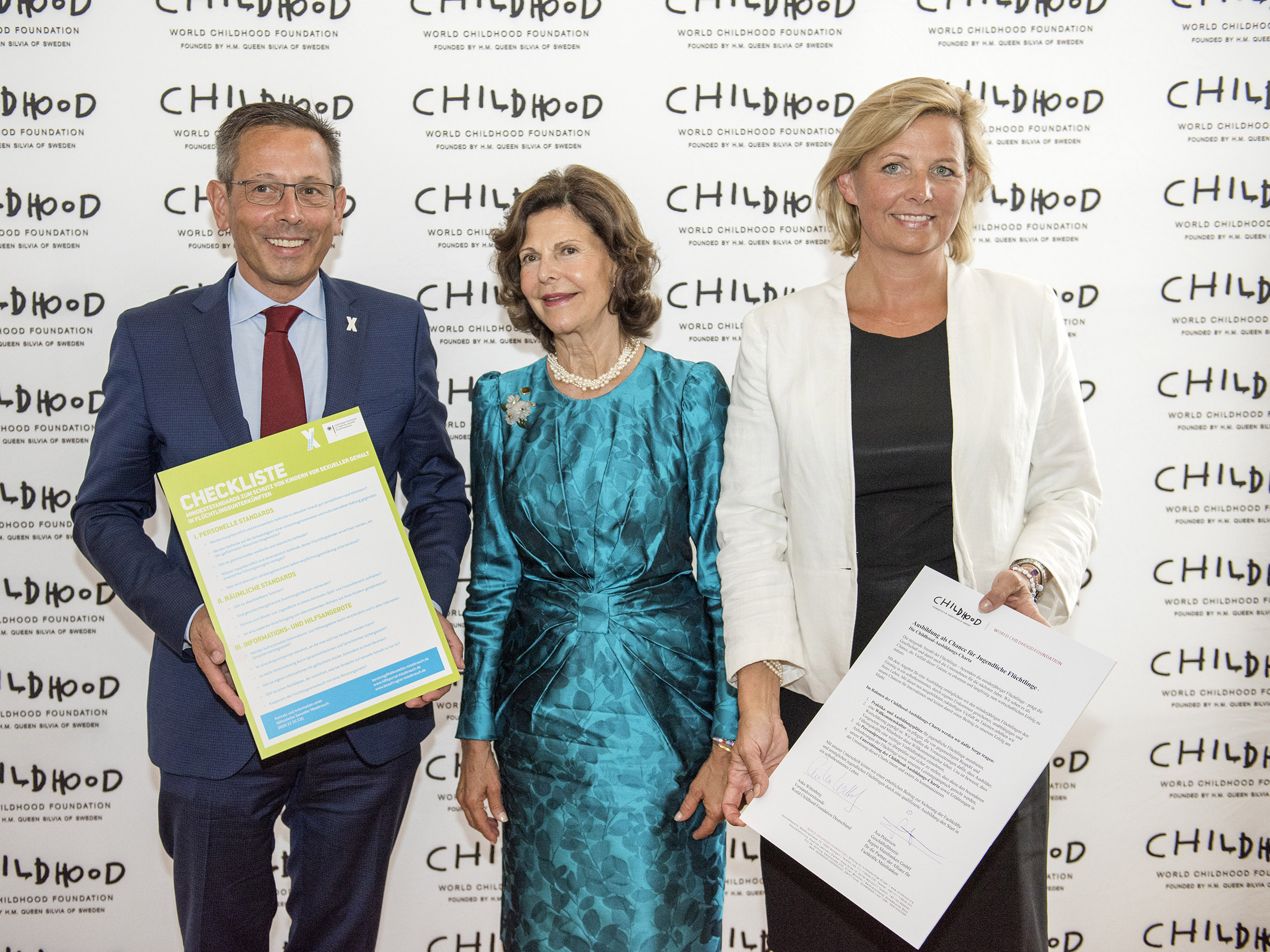 Fachtagung World Childhood Foundation Würzburg, 09.09.2015, Rörig, Ihre Majestät Königin Silvia von Schweden, Anka Wittenberg, Vorstandsvorsitzende der World Childhood Foundation Deutschland