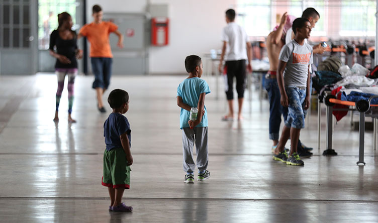 Kinder in einer Unterkunft