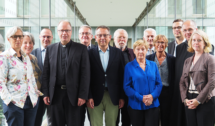 Arbeitstreffen des UBSKM Johannes-Wilhelm Rörig und der Arbeitsgruppe „Aufarbeitung Kirchen“ mit Vertreter*innen der Deutschen Bischofskonferenz (DBK)