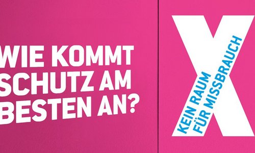 Eine Grafik auf pinkem Grund. Links steht geschrieben: "Wie kommt Schutz am besten an?" Rechts daneben ein weißes X, in dem geschrieben steht: "Kein Raum für Missbrauch".