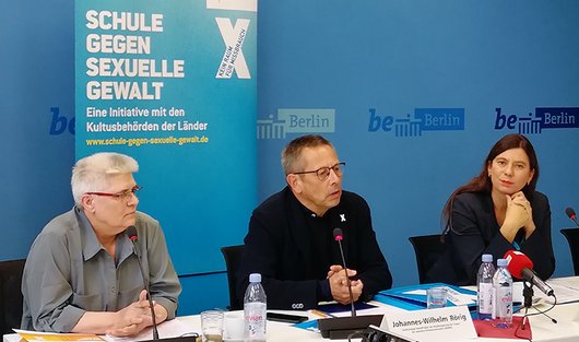 Kampagnenmotiv der Kampagne "Kein Raum für Missbrauch" - "Wie gehen wir an, was alle angeht?"