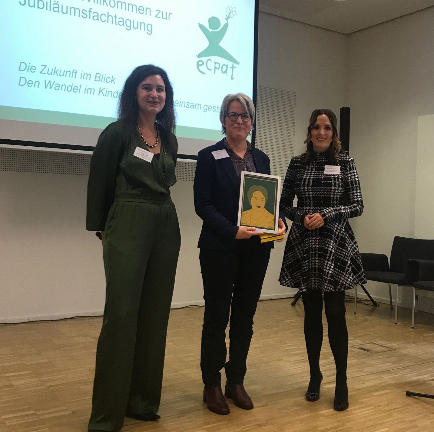 v.l.n.r. Andrea Wagner, GF ECPAT, Beauftragte Claus, Jessica Espinoza, 1. Vorsitzende ECPAT