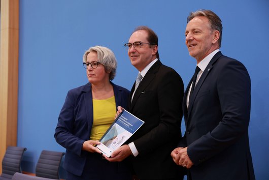 BUNDESLAGEBILD 2024: SEXUELLE GEWALT GEGEN KINDER UND JUGENDLICHE BLEIBT AUF HOHEM NIVEAU – DIGITALER RAUM IM FOKUS