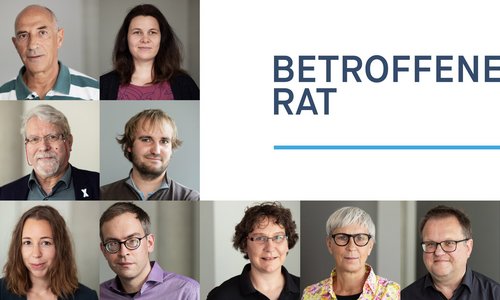 14 Portraits auf einer Fotowand mit dem Titel: Betroffenenrat